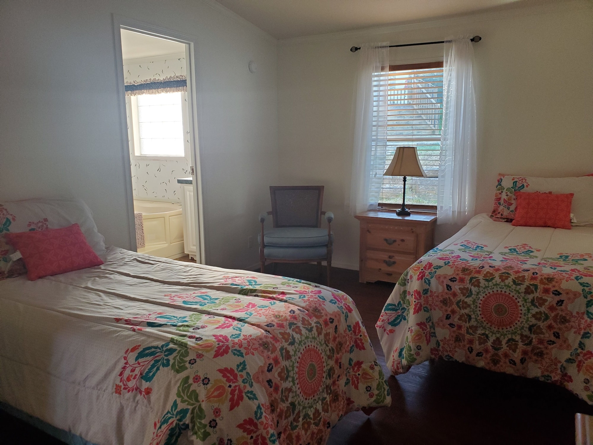 4 Bedrooms, House, 2 King Beds, 3 Beds, Queen Bed, Hill View, Sofa