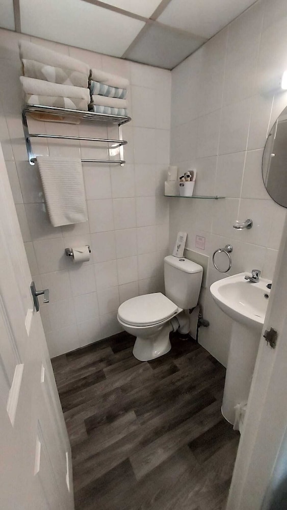 Rock Dene Hotel - Guest House 47/50
