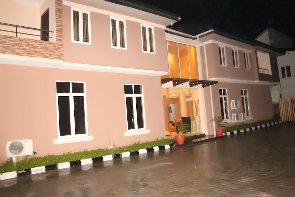 TOC Hotel 16/19