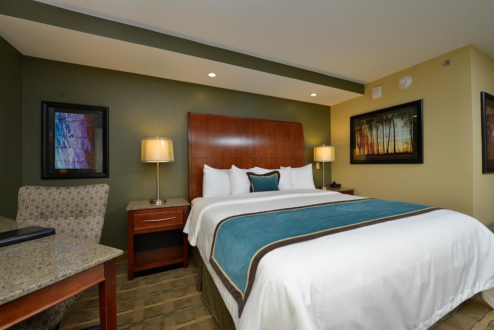Oshkosh Waterfront Hotel & Conference Center 15/58
