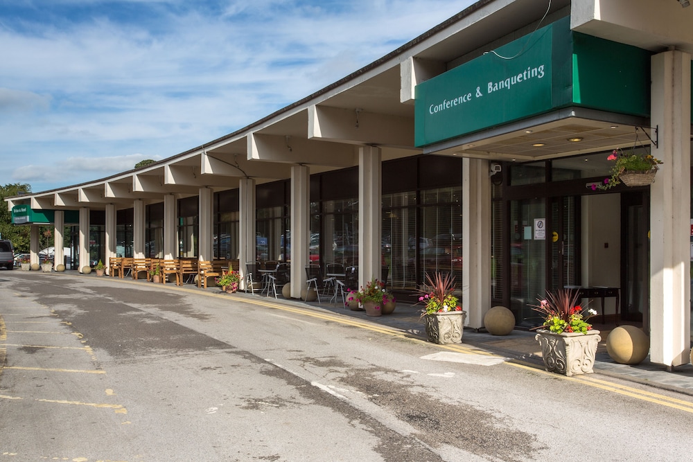Britannia Leeds Bradford Airport 66/70
