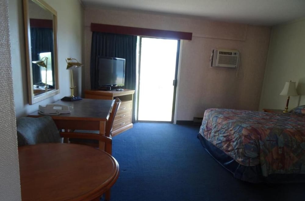 Hospitality Inn 33/55