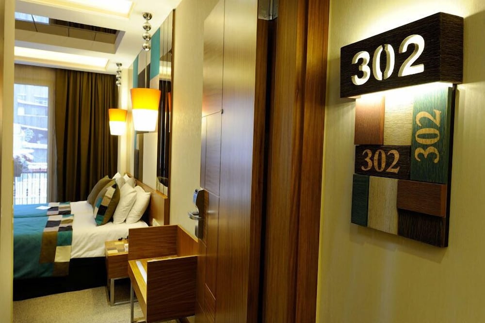 COLLAGE TAKSIM HOTEL 7/15