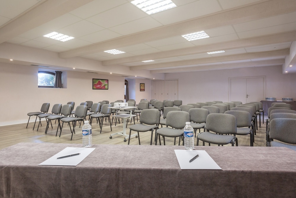 SOWELL HOTELS Ardeche 34/50