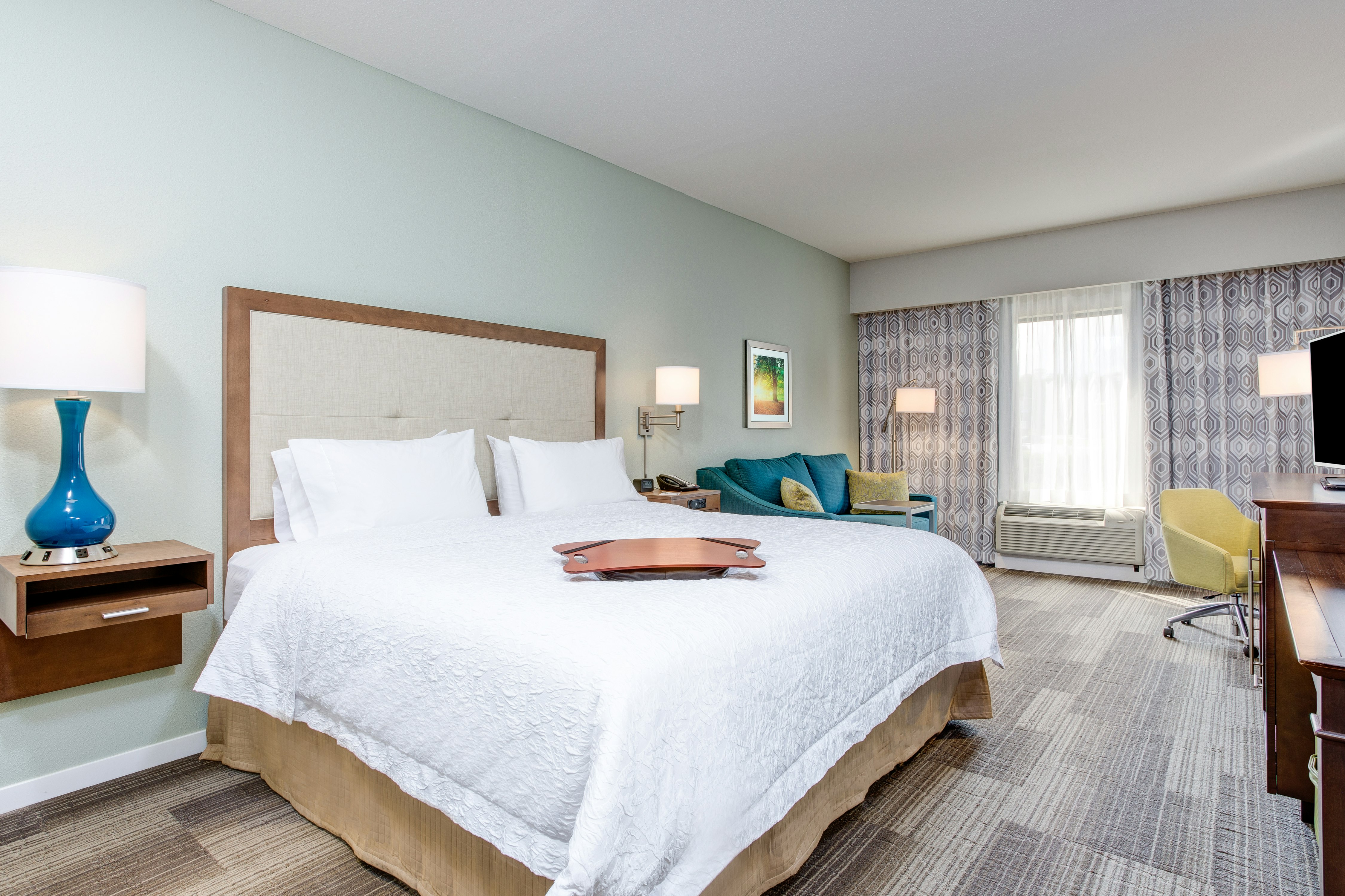 ROOM, KING BED, SOFA