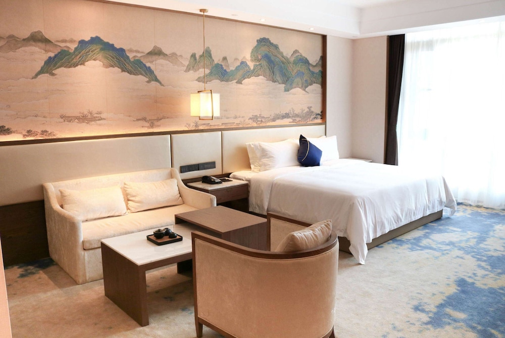 Wyndham Grand Plaza Royale Zhaotong 10/25