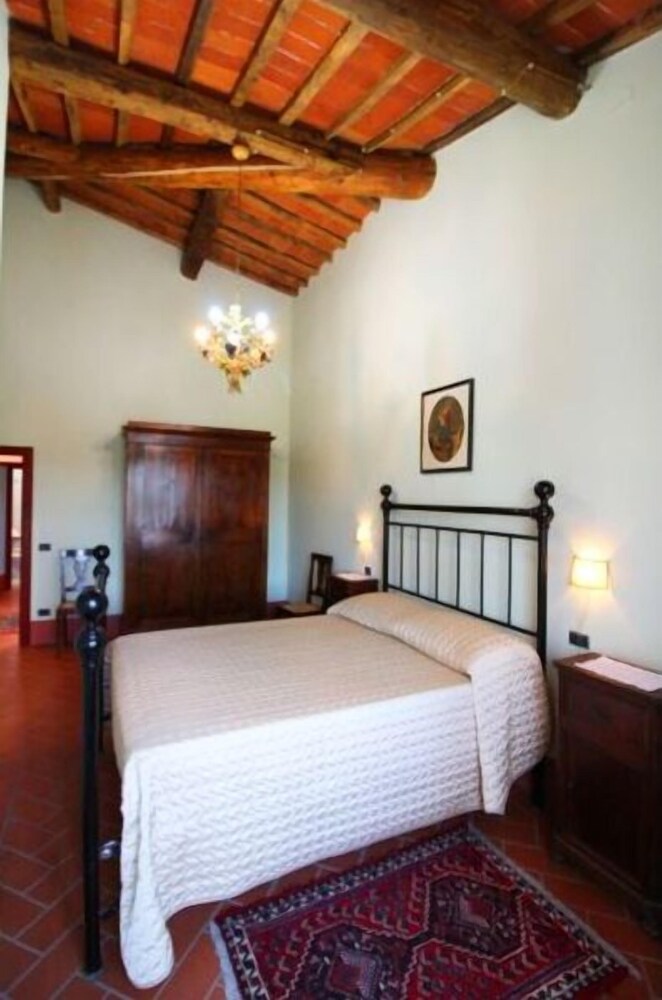 4 BEDROOMS, VILLA