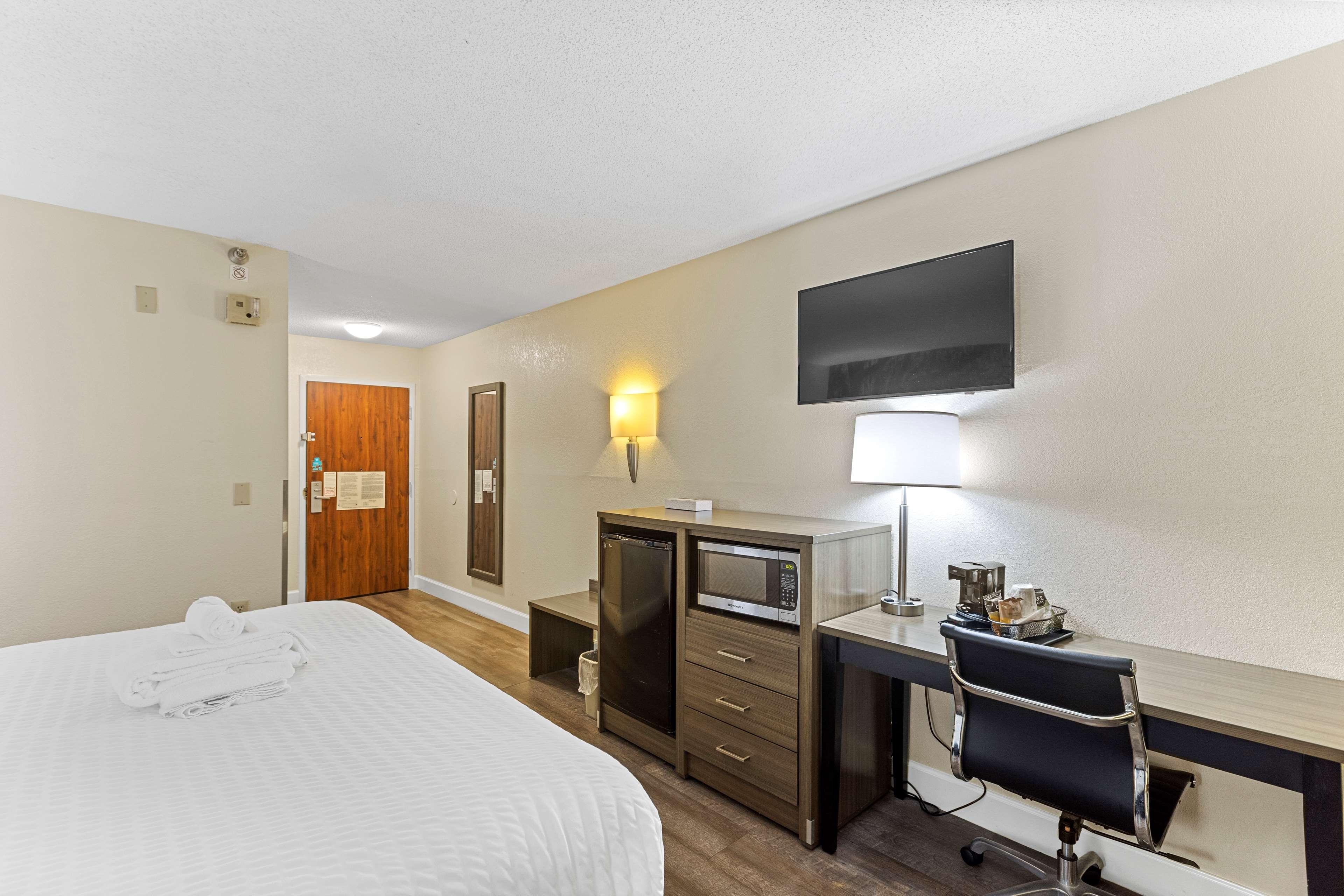 Pod, Single, King Bed