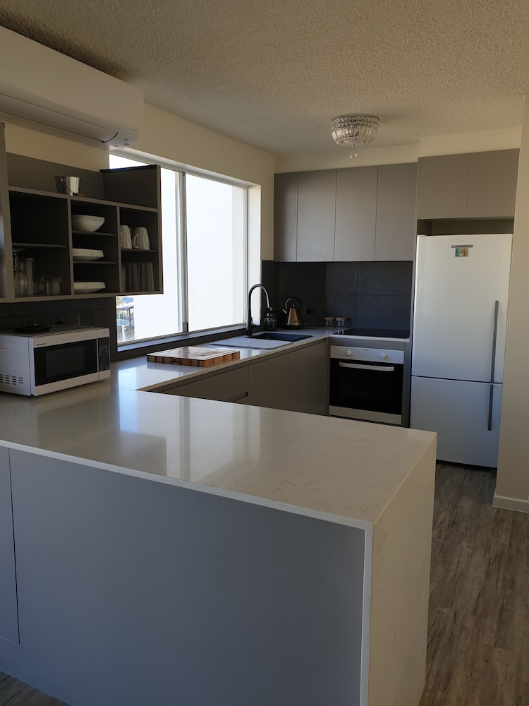 Bayviews and Harbourview Holiday Apartments 13/17
