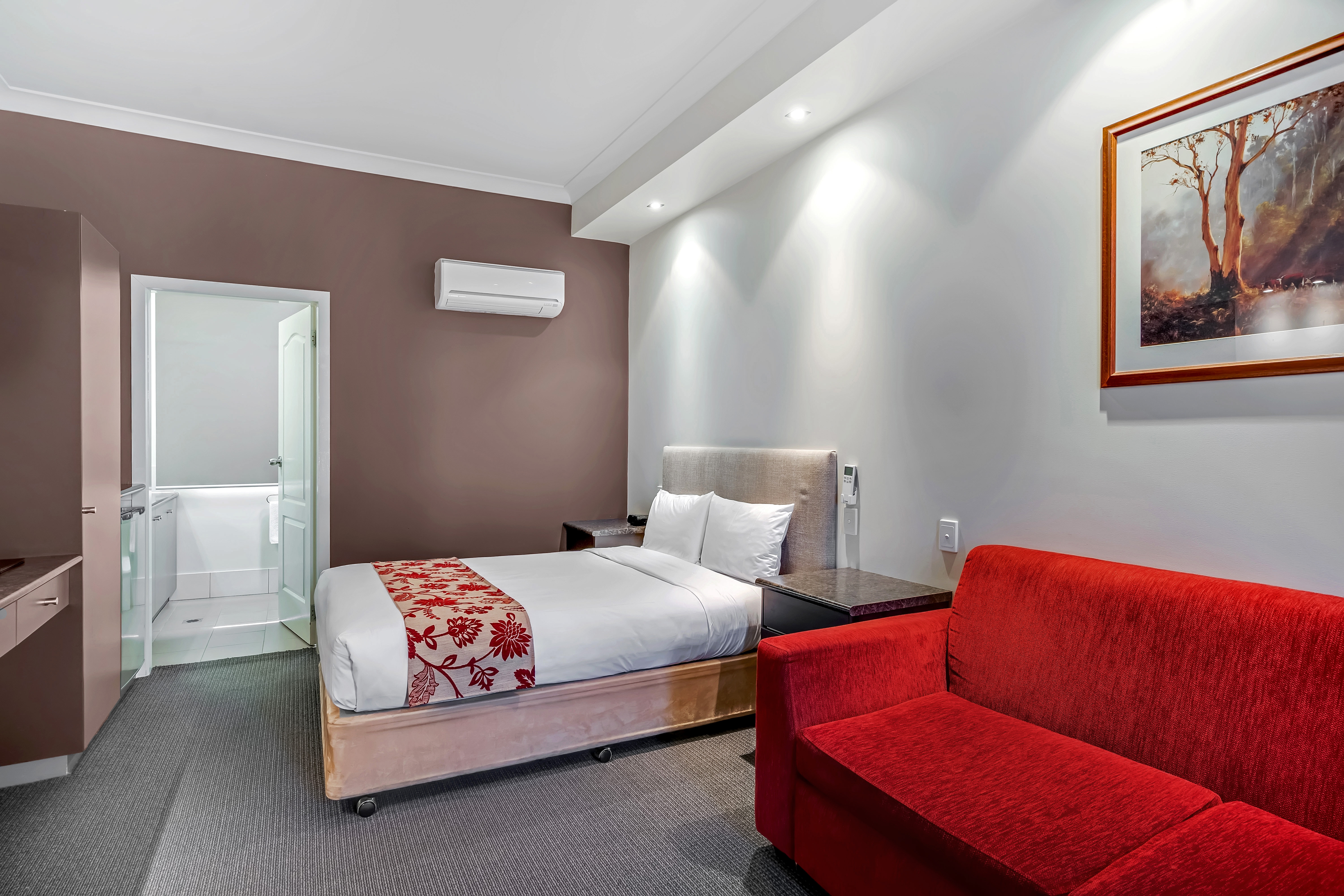 Superior, Queen Bed
