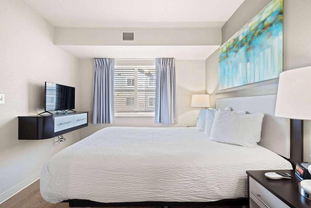 WaterWalk Extended Stay by Wyndham Kansas City - Overland Pk 18/61