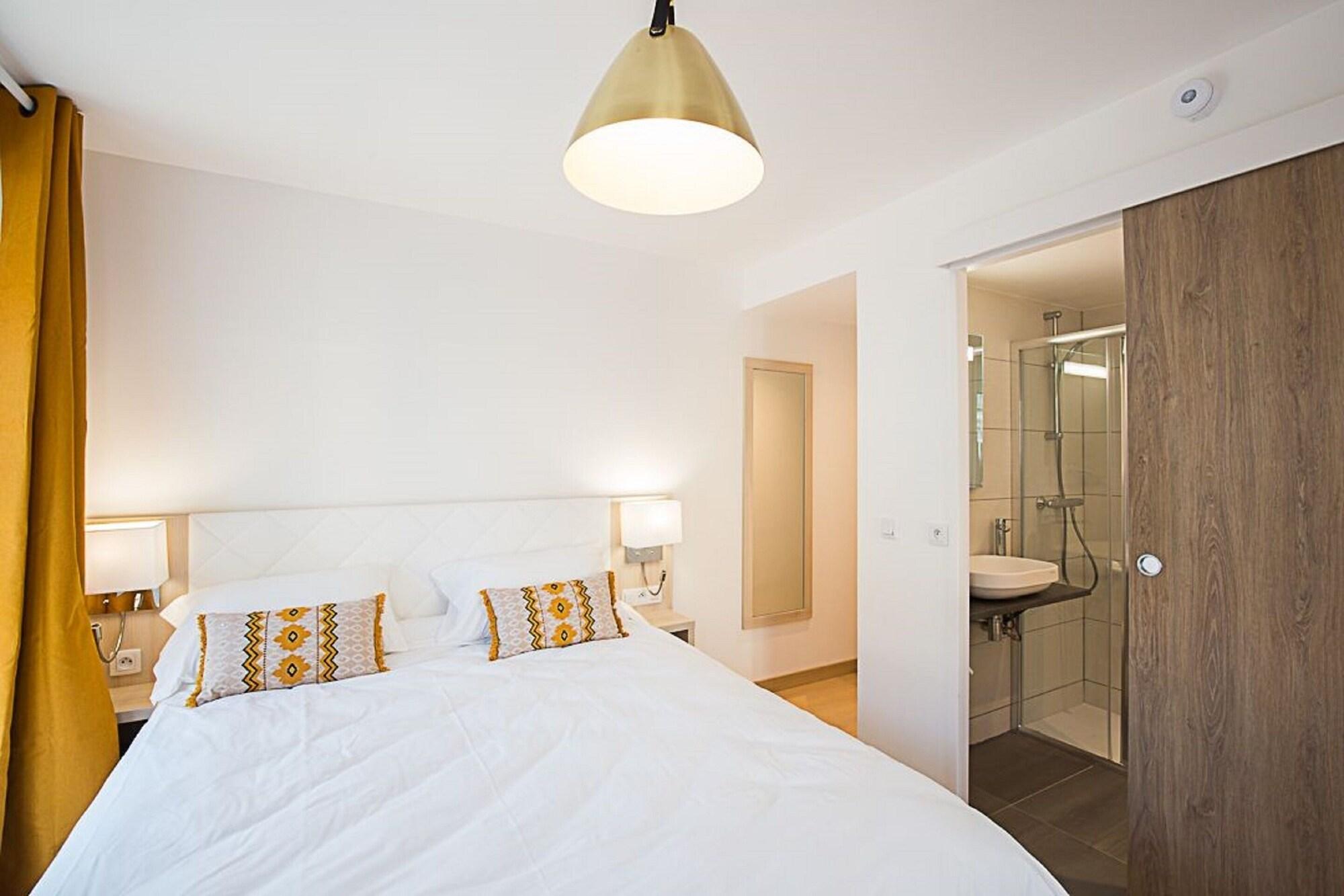 Hotel Ambassadeur 7/22