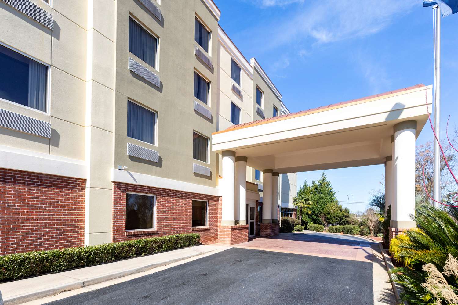 Comfort Suites Forsyth Near I-75 43/49