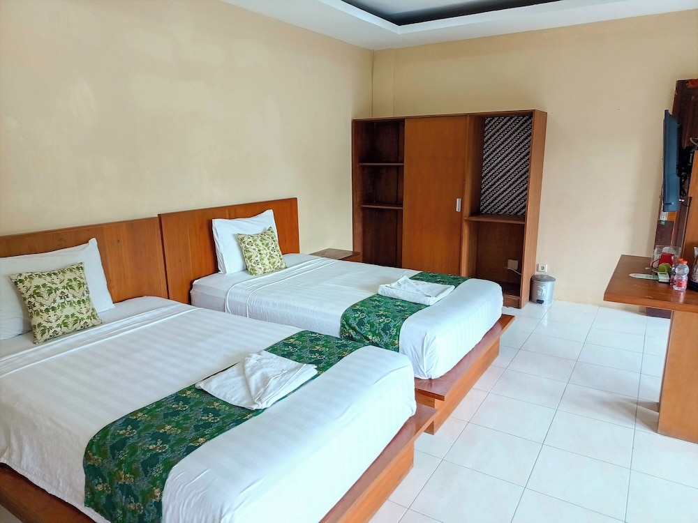 GRAND, TWIN BEDS