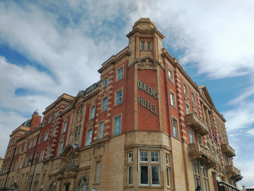 Queens Hotel Portsmouth 6/76