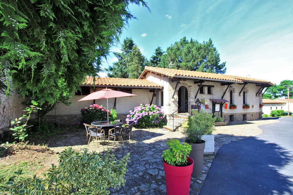 HOTEL LA CHAUMIERE 49/56