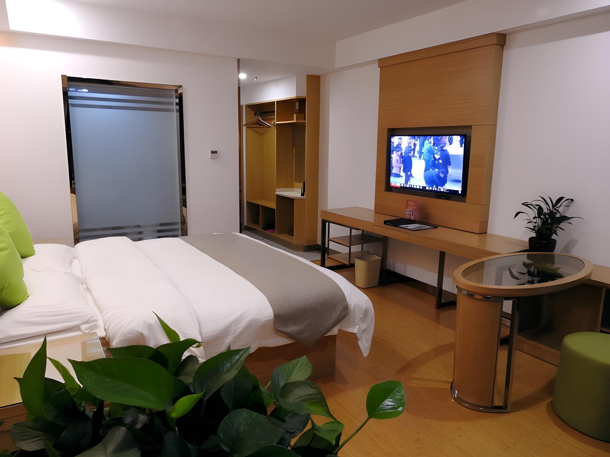 ROOM, QUEEN BED