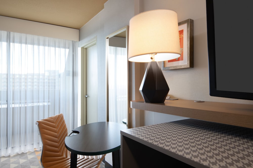 Holiday Inn Denver East Stapleton 59/67