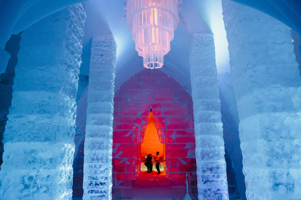 Hotel De Glace (Ice Hotel) 35/36