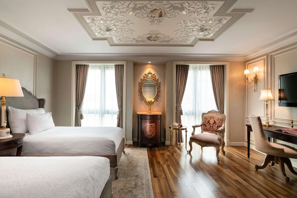 DELUXE, TWIN BEDS, PERA VIEW