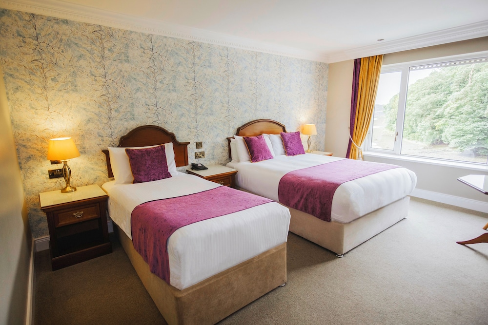 The Central Hotel Donegal 34/64