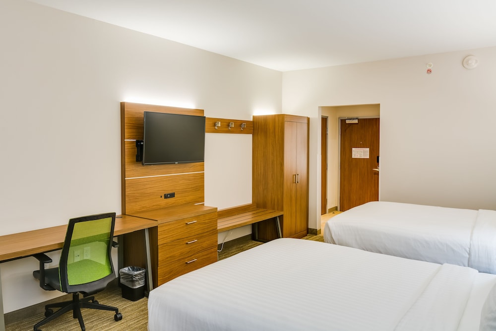 Holiday Inn Express Suites Russellville 16/59