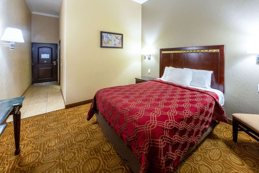 Econo Lodge Inn & Suites Fallbrook Downtown 10/31