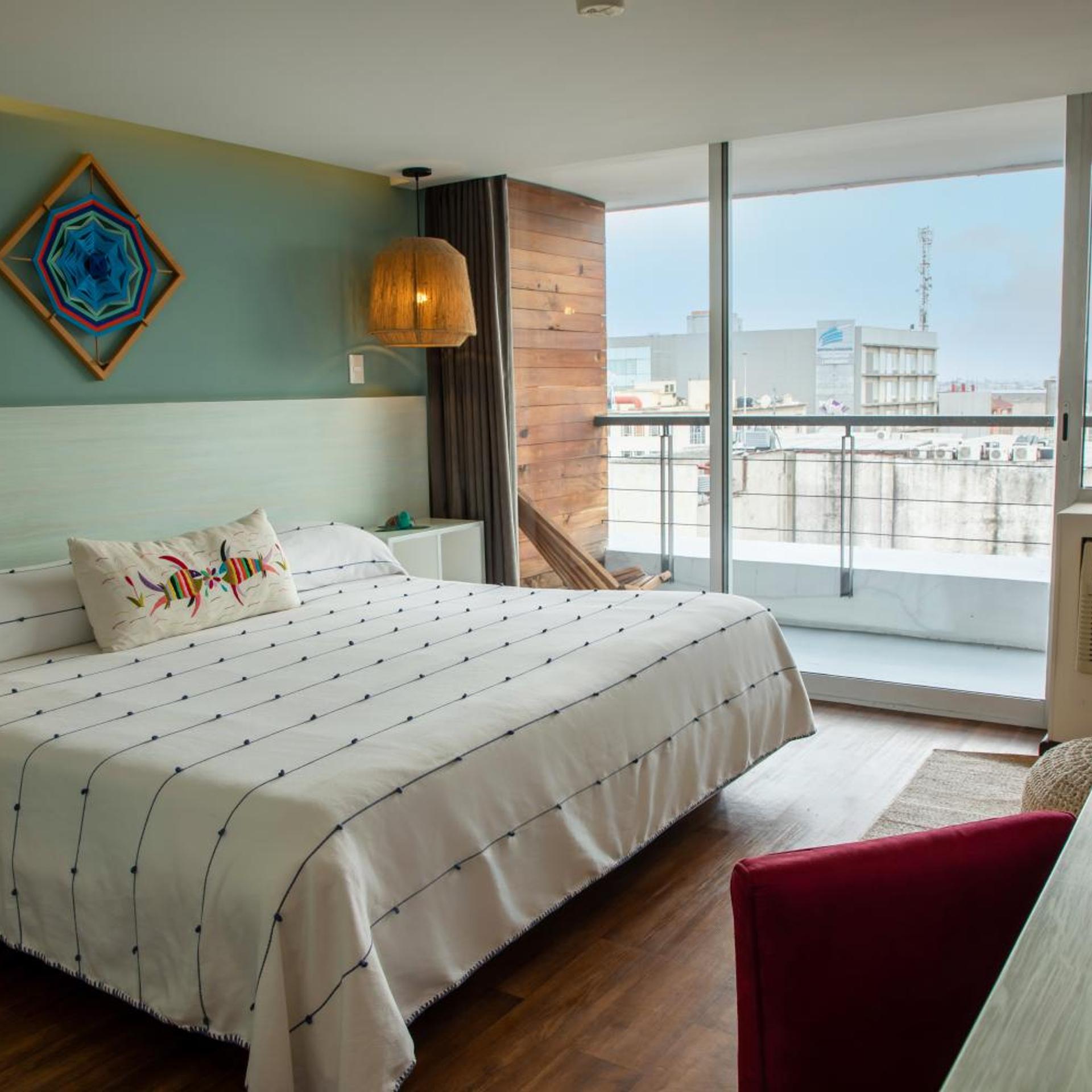 Superior, Queen Bed