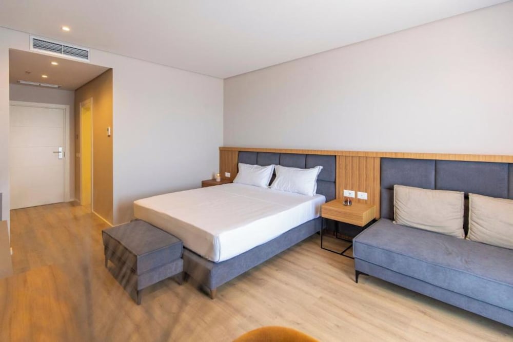 AMR Hotel 13/41