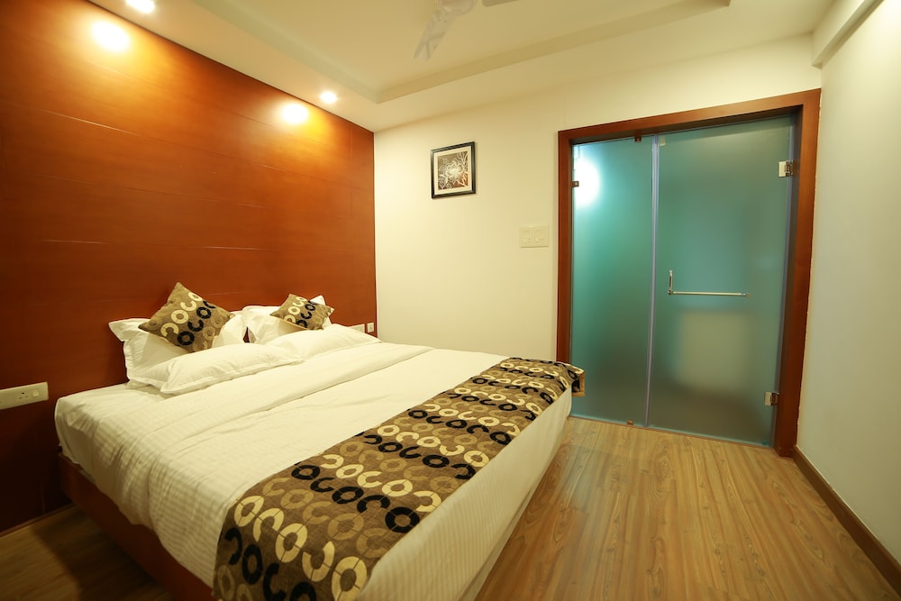 NAKSHATRA EMERALD INN GURUVAYUR 14/41