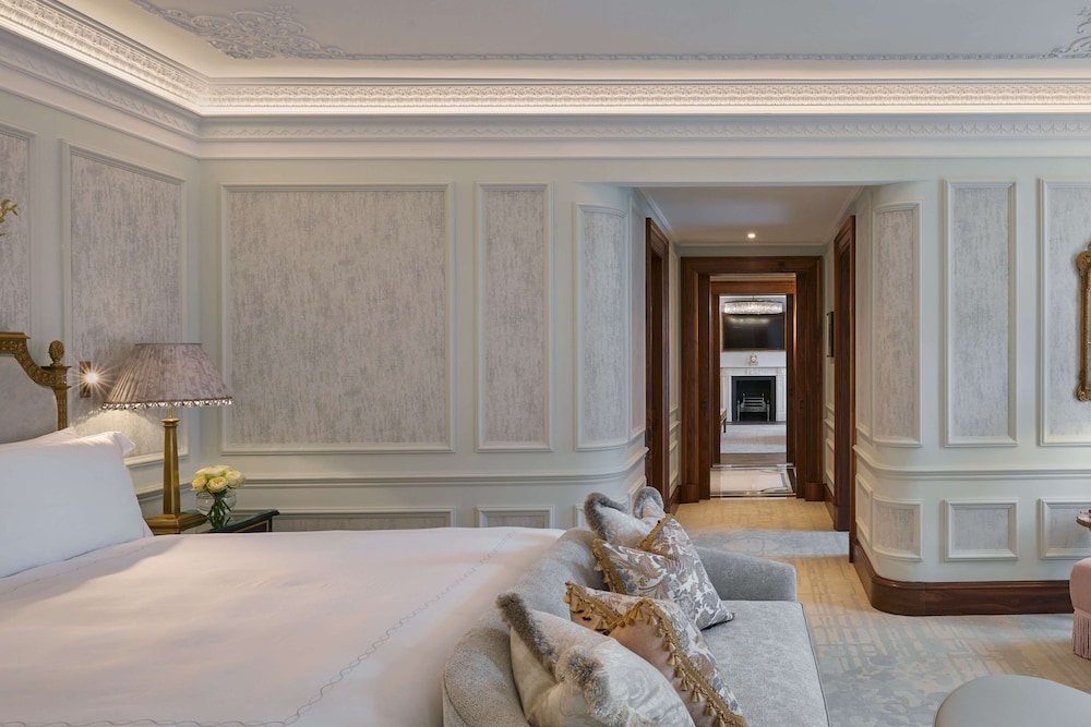 CLARIDGES HOTEL 42/73