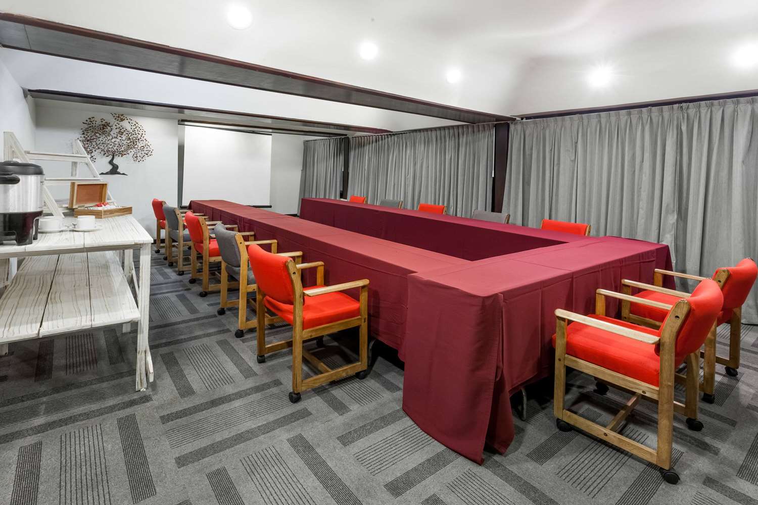 Ramada Plaza by Wyndham Leon 50/54