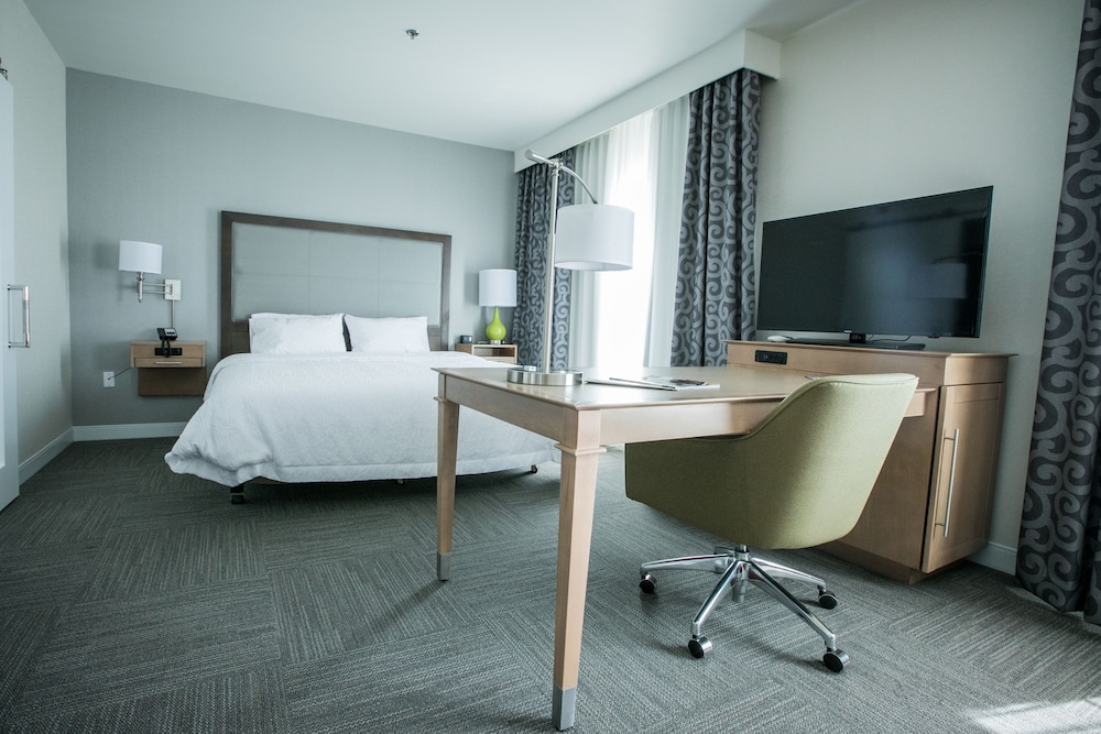 Hampton Inn & Suites Tempe/Phoenix Airport 63/68