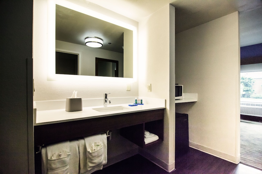 Holiday Inn Express & Suites Nashville - Brentwood I-65 19/40