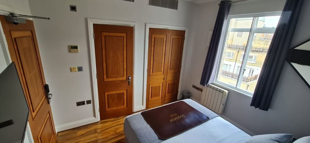 Msk Hotel 82 London 2/34