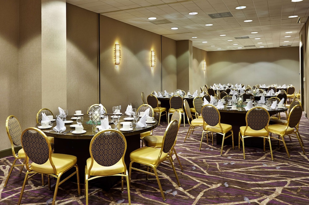 Embassy Suites By Hilton Crystal City National Airport 49/65