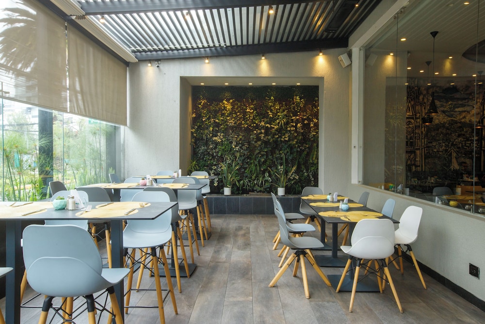 Ibis Quito 57/61