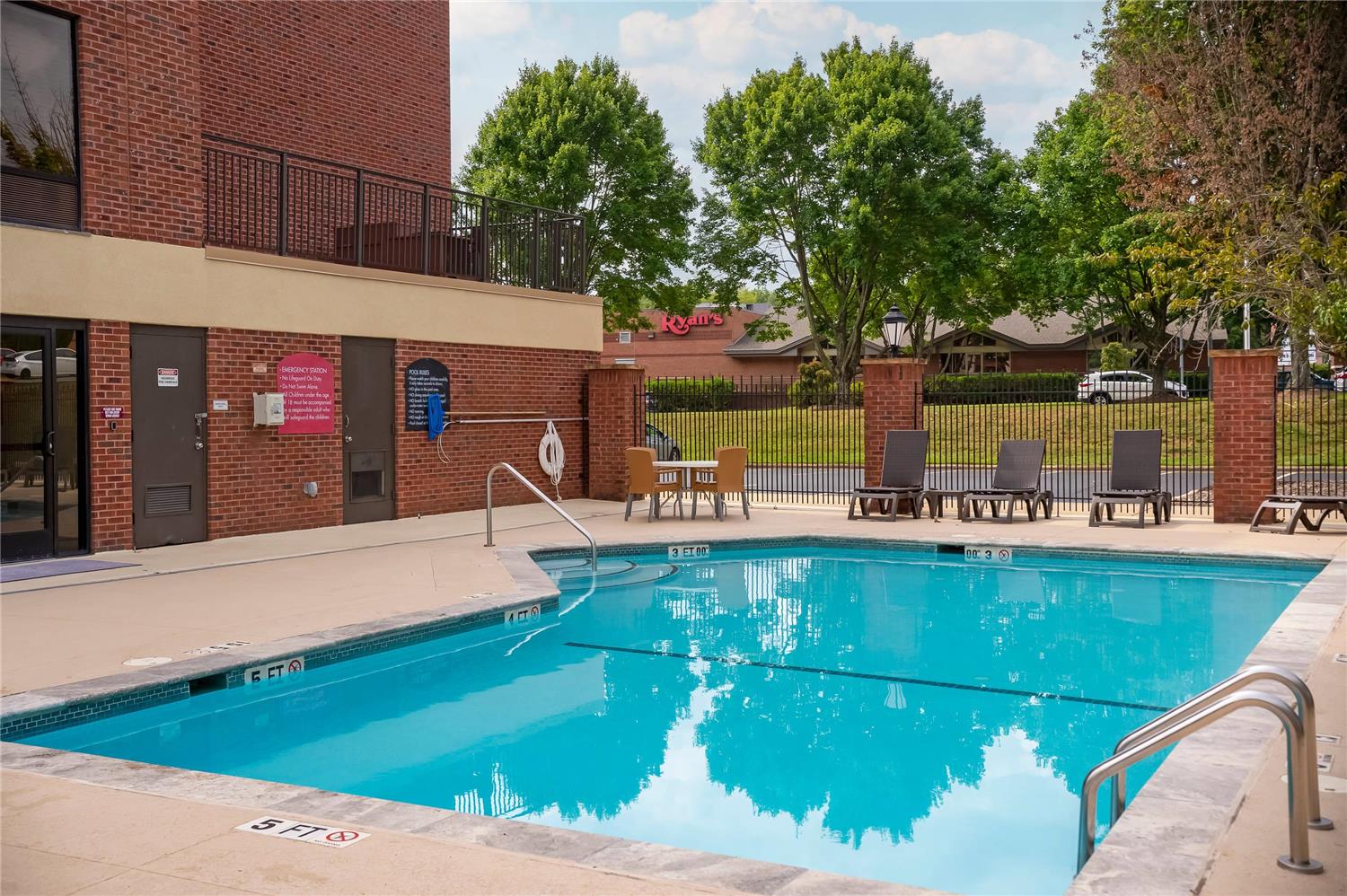 Comfort Suites Outlet Center 16/16