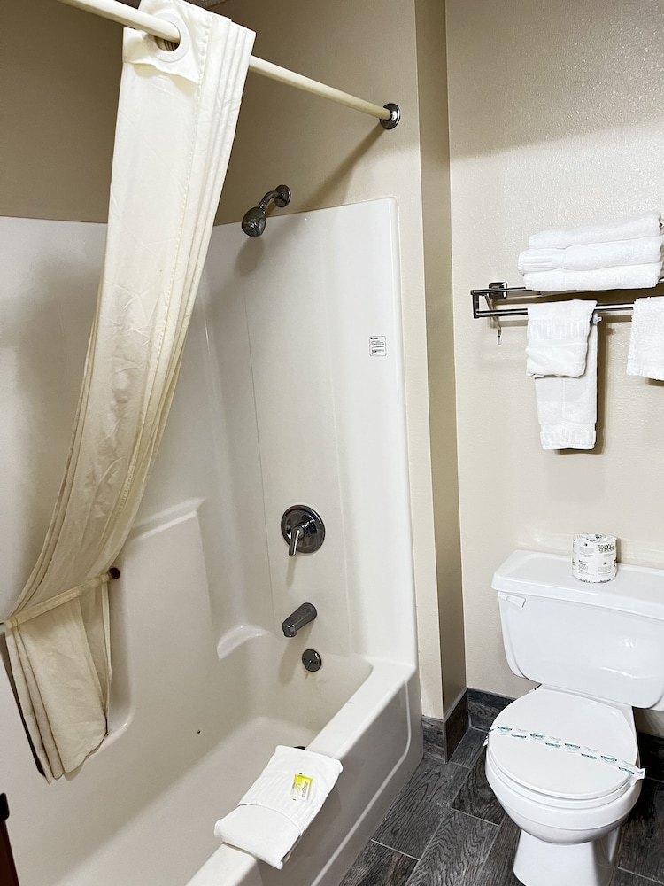 Designer Inn & Suites 17/69