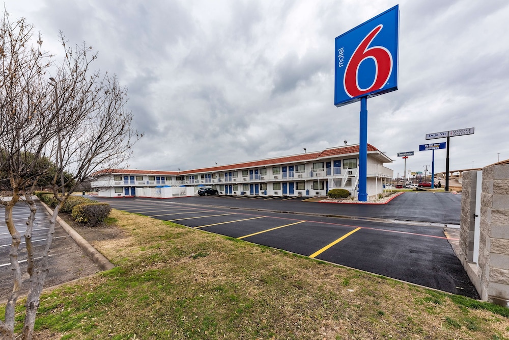 Motel6 North Richland Hills, TX 47/61