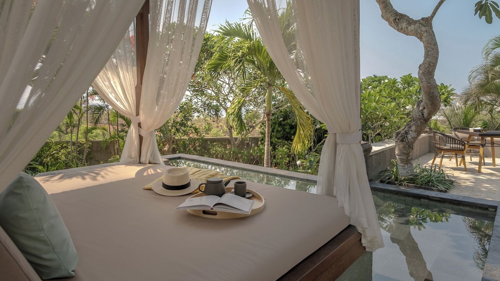 THE SHANTI RESIDENCE AND RESORT 34/66