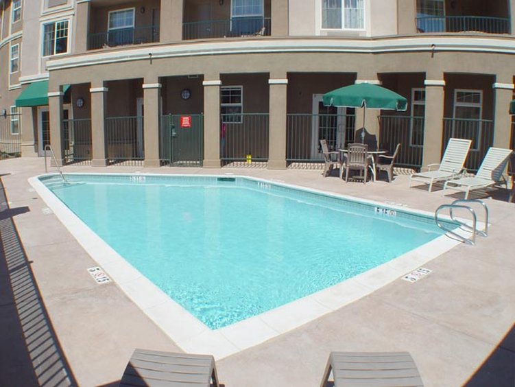 HOLIDAY INN EXPRESS WINDSOR SONOMA WINE COUNTRY 48/50