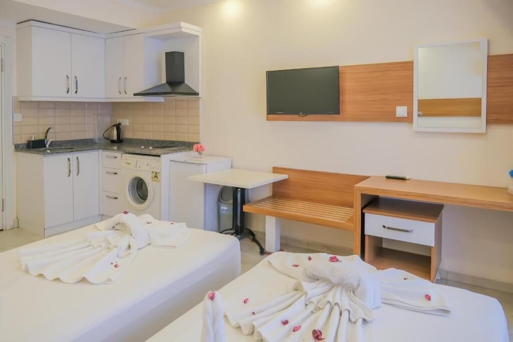 STUDIO, 3 BEDS