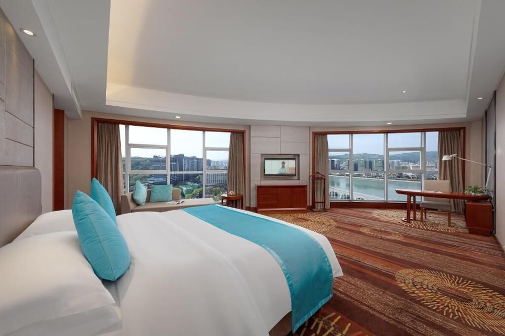 King Maker Grand Hotel 17/49