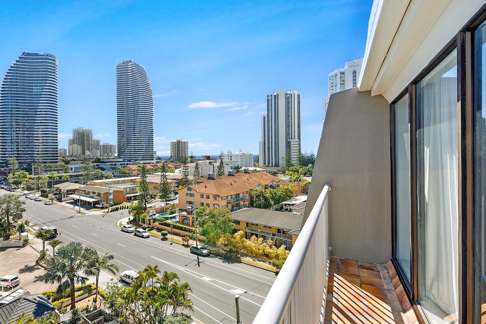 BEST WESTERN BROADBEACH TRAVEL INN APARTMENTS 8/70