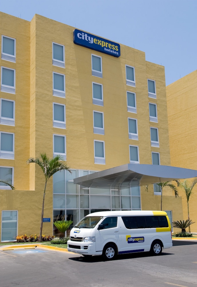City Express by Marriott Lazaro Cardenas 1/52