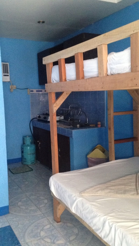 Lolas Lodge 23/59