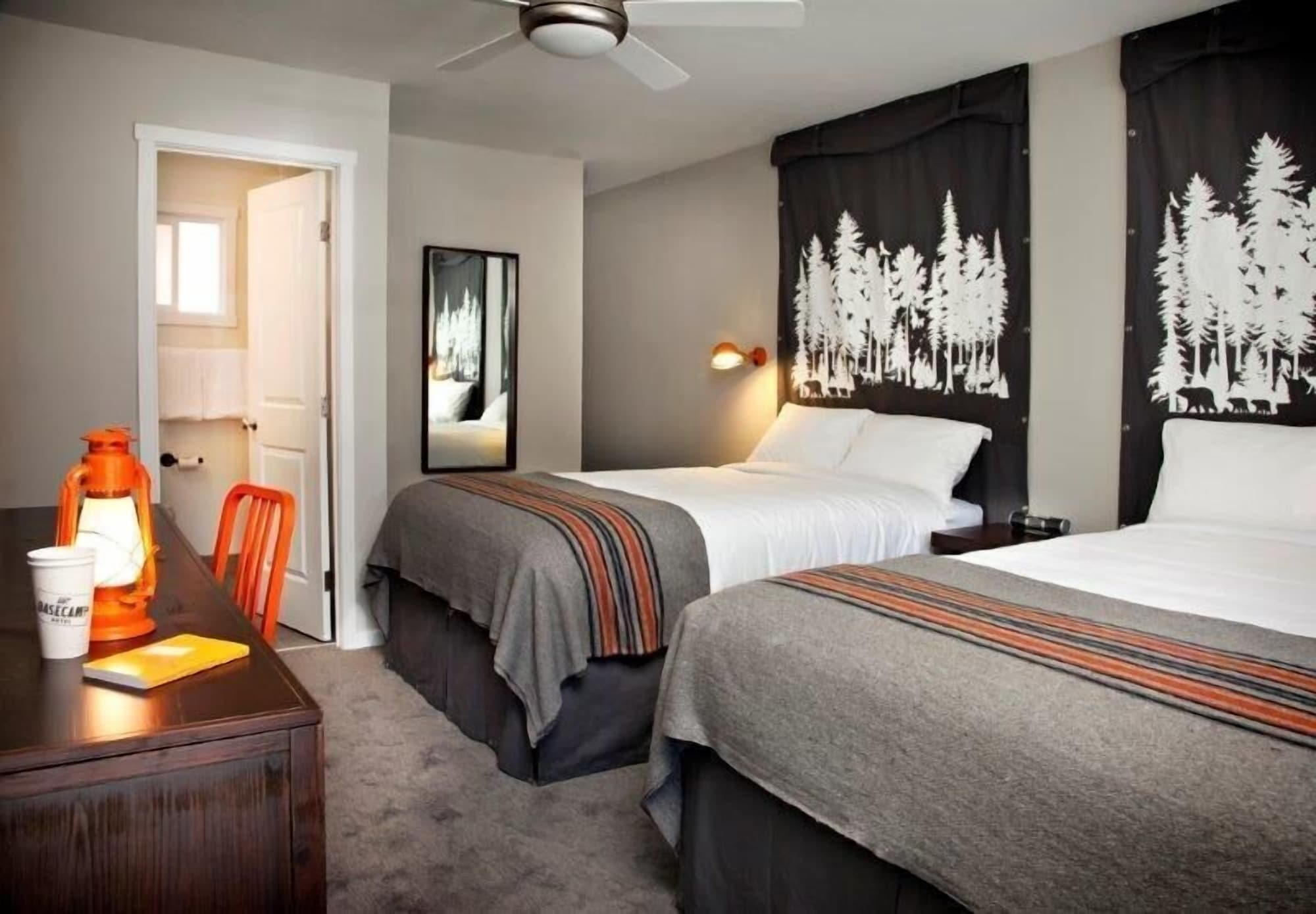 STANDARD, 2 QUEEN BEDS