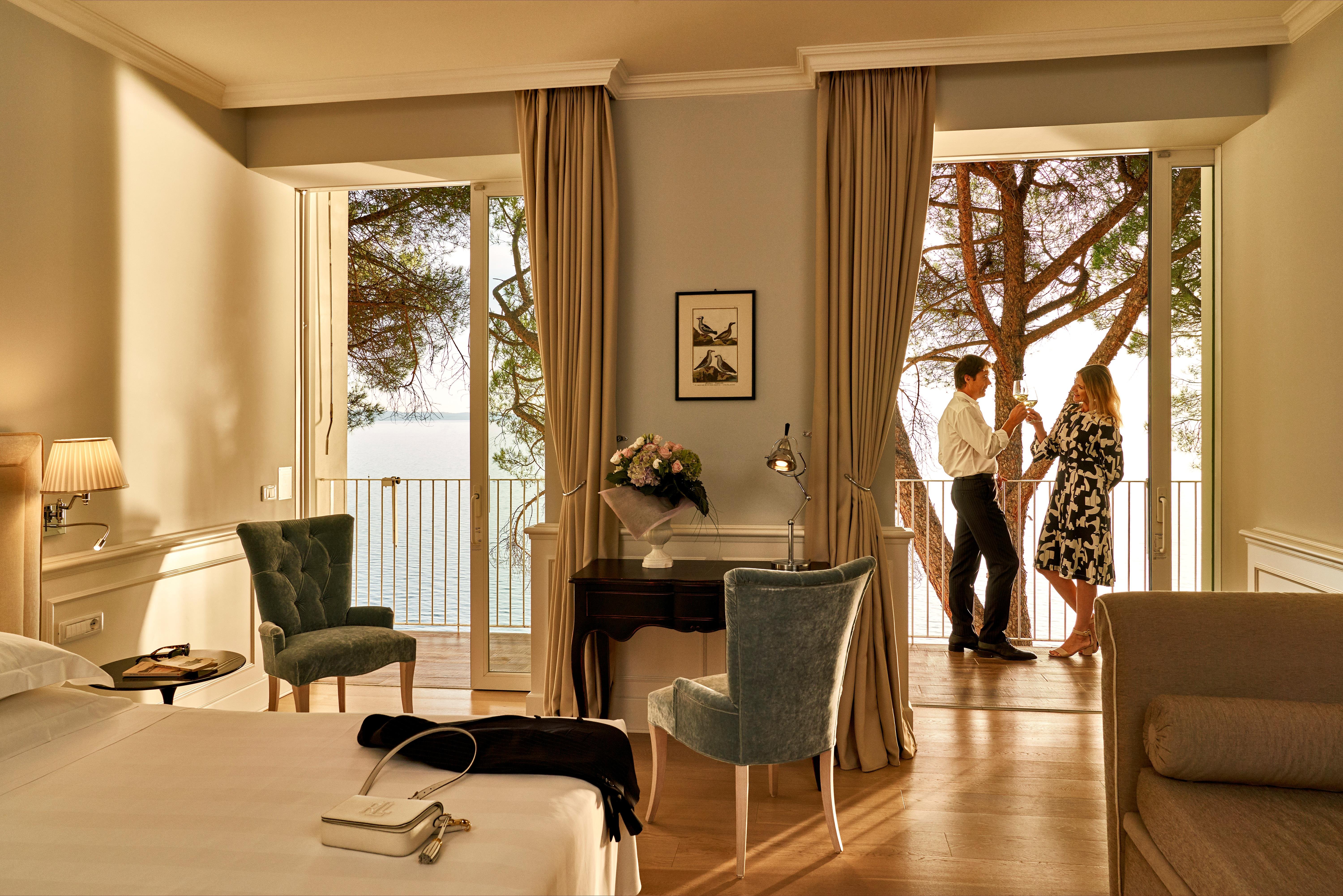 Hotel Riviera & Maximilians 5/61