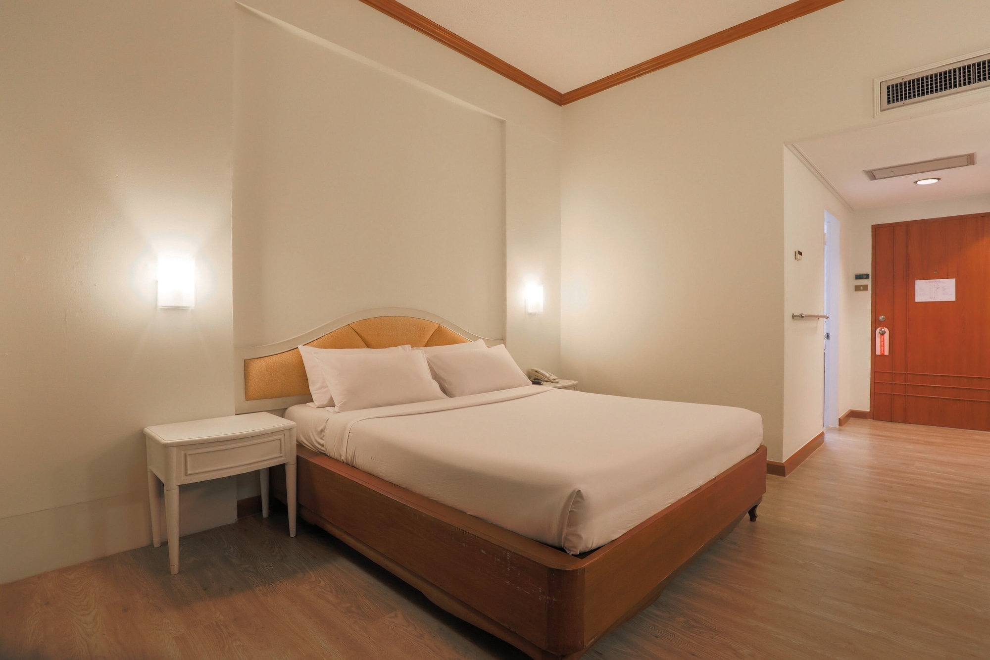 SUPERIOR, DOUBLE OR TWIN BED